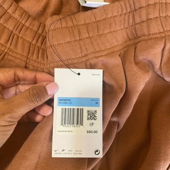 Nike Loose Fit Mid Rise Tan Sweatpants in Medium NWT!!! - Picture 3 of 4